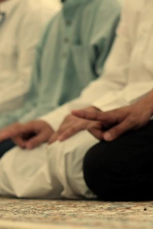 Dưới Trăng Lưỡi Liềm